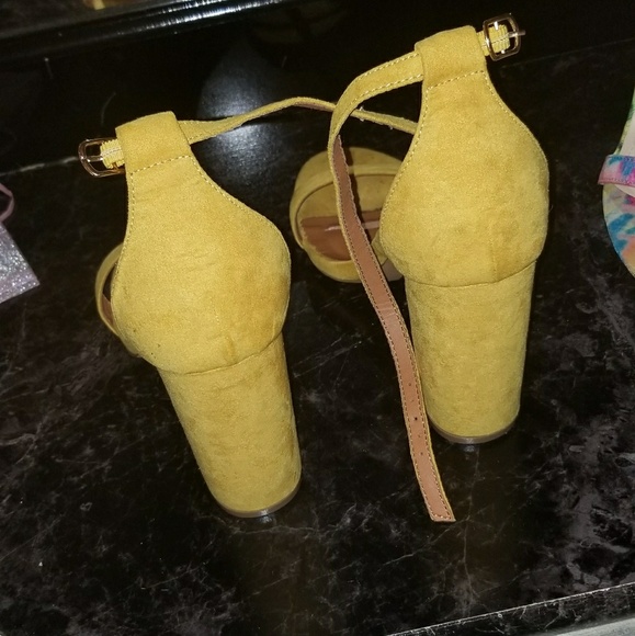 Heels - Picture 2 of 3